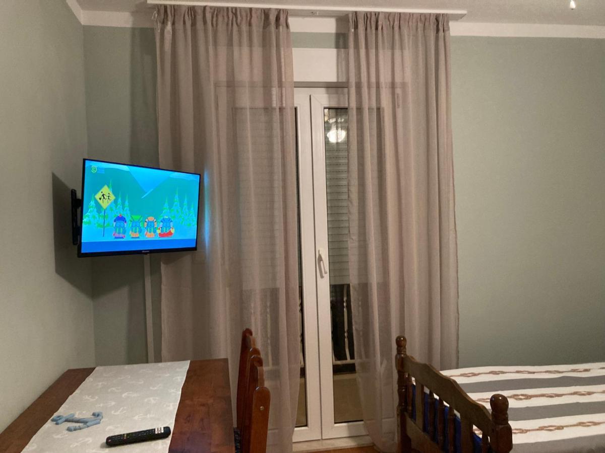 Guest House Adria Dugi Rat Εξωτερικό φωτογραφία