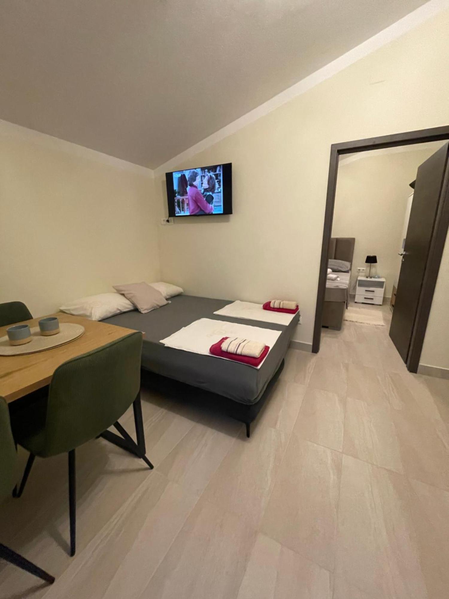 Guest House Adria Dugi Rat Εξωτερικό φωτογραφία